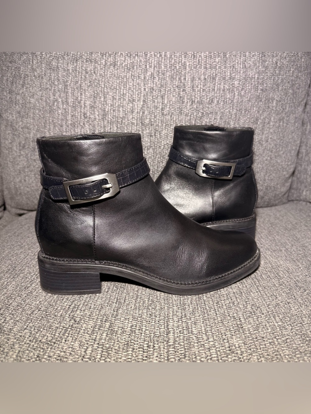 Clarks Maye Grace Black Leather Ankle Boots Buckle Zip Round Toe Women’s sz 8